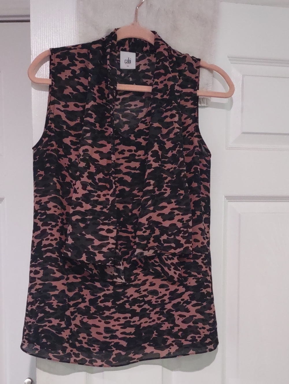 cabi Sleeveless Pink and Black Animal Print Blouse With Tie Scarf Size Small